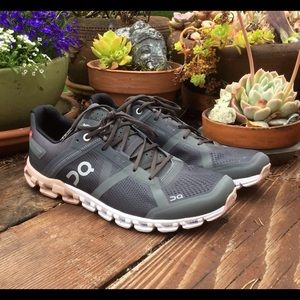 ON cloud Cloudflow running shoes sz 8.5 $90